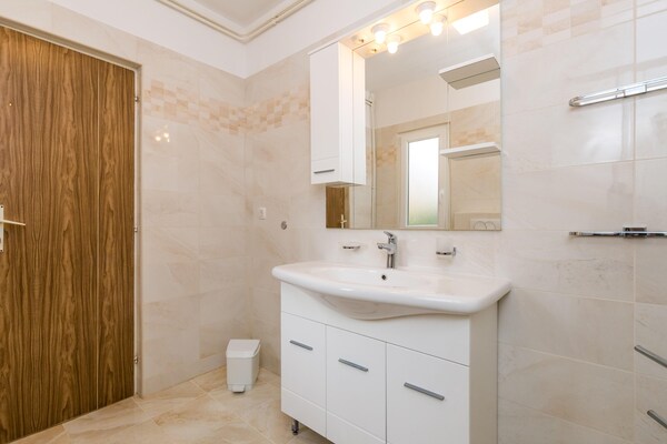 Foto van Comfortabel appartement met terras en tuin - Vakantiehuis in Medulin - BathRoom