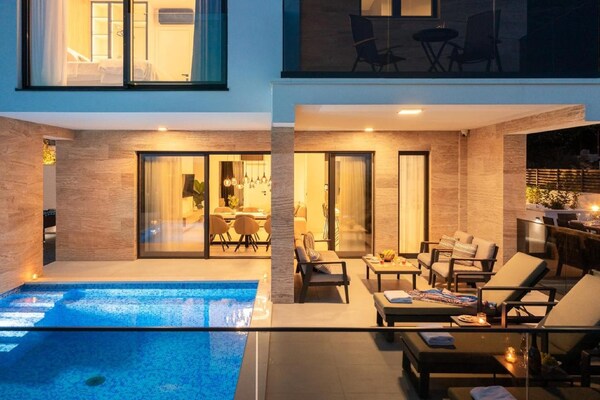 Foto van Luxe villa met zwembad en sauna - Vakantiehuis in Trogir - TerraceBalcony