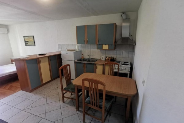 Foto van Apartments White House - Two Bedroom Apartment with Terrace 1 - DiningRoom