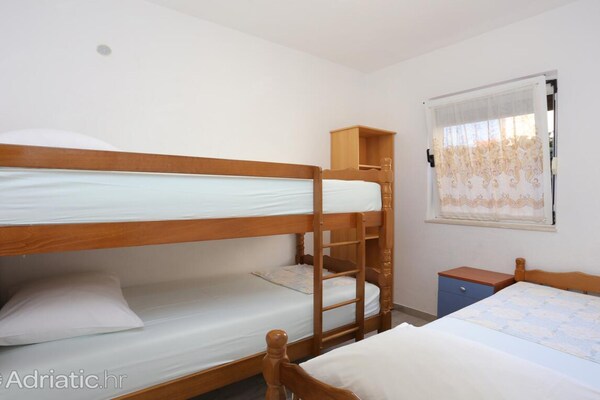 Foto van Holiday Home Nada Rogoznica - Six Bedroom Holiday Home - BedRoom