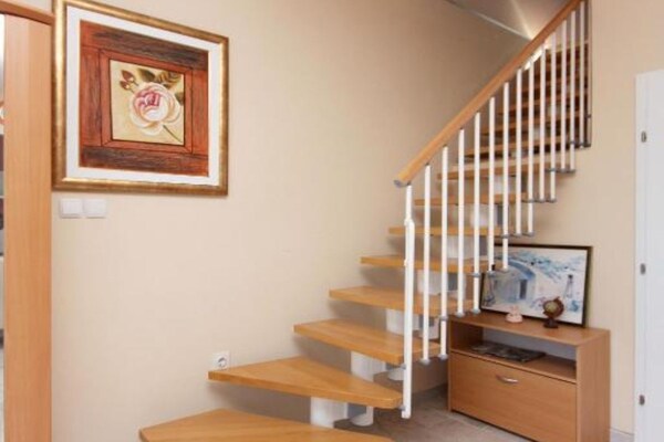 Foto van Beachside Serenity Apartments in Barbot - One Bedroom Apartment - stairs