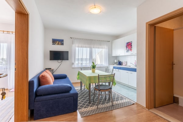 Foto van Charming Trogir Apartments with Balcony - Comfort One Bedroom Apartment - LivingRoom