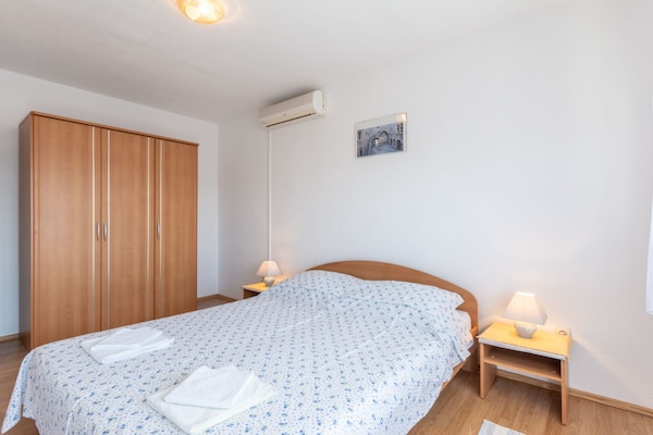 Foto van Charming Trogir Apartments with Balcony - Comfort One Bedroom Apartment - BedRoom
