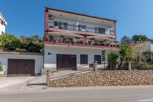 Foto van Charming Trogir Apartments with Balcony - Comfort One Bedroom Apartment - Outdoor