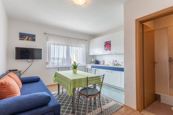 Foto van Charming Trogir Apartments with Balcony - Comfort One Bedroom Apartment - LivingRoom