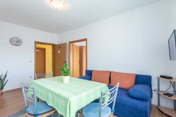 Foto van Charming Trogir Apartments with Balcony - Comfort One Bedroom Apartment - LivingRoom