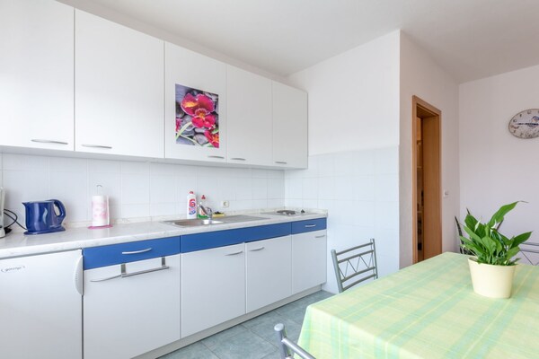 Foto van Charming Trogir Apartments with Balcony - Comfort One Bedroom Apartment - Kitchen