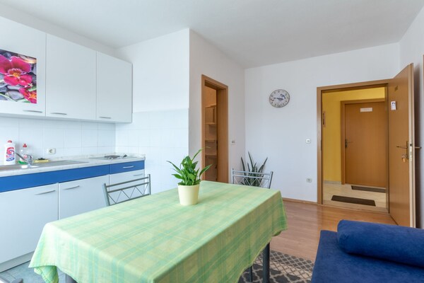 Foto van Charming Trogir Apartments with Balcony - Comfort One Bedroom Apartment - Kitchen