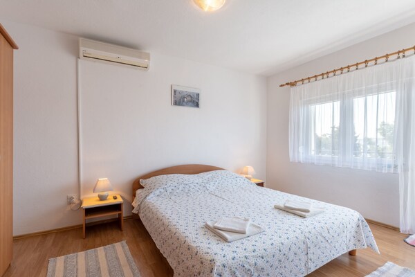 Foto van Charming Trogir Apartments with Balcony - Comfort One Bedroom Apartment - BedRoom