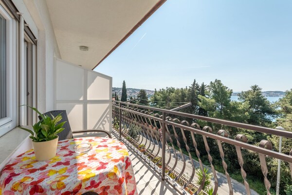 Foto van Charming Trogir Apartments with Balcony - One Bedroom Apartment - TerraceBalcony