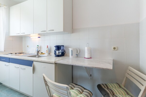 Foto van Charming Trogir Apartments with Balcony - One Bedroom Apartment - Kitchen