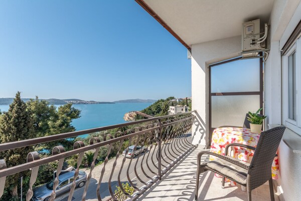 Foto van Charming Trogir Apartments with Balcony - One Bedroom Apartment - TerraceBalcony