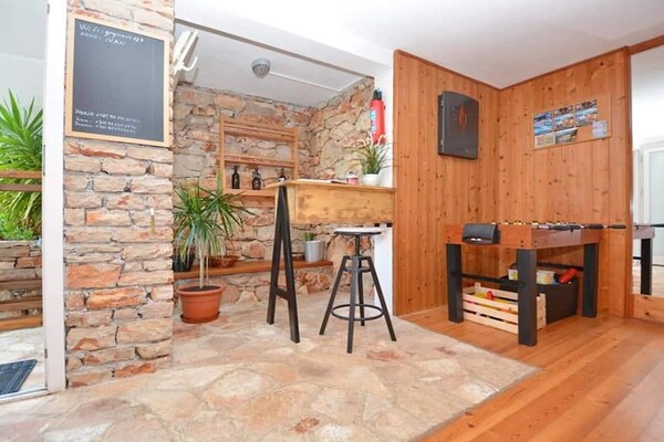 Foto van Blissful Bay Apartments Vrboska - One Bedroom Apartment with Balcony - Indoor