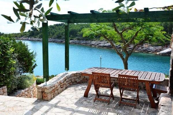 Foto van Blissful Bay Apartments Vrboska - Classic Two Bedroom Apartment with Terrace - Outdoor