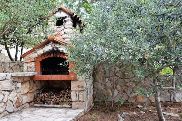 Foto van Blissful Bay Apartments Vrboska - Classic Two Bedroom Apartment with Terrace - Outdoor