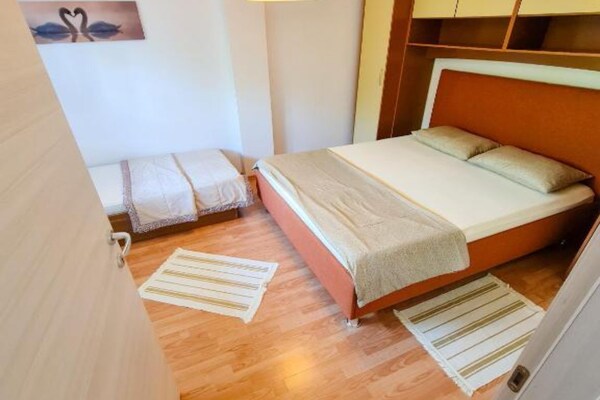 Foto van Appartement Marko met 3 kamers - Vakantiehuis in Novi Vinodolski - BedRoom