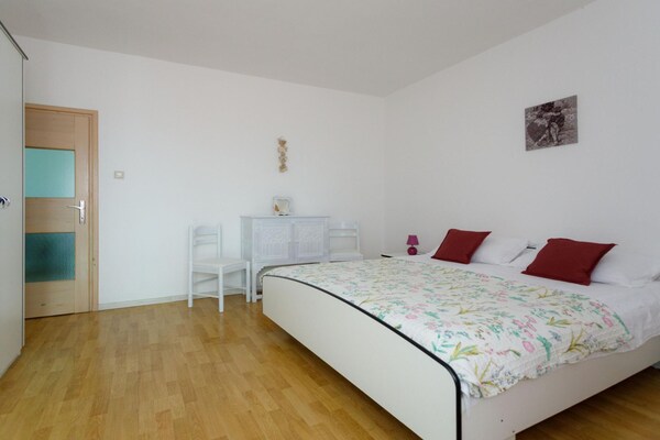 Foto van Charming and Tranquil Krk Center Apartment - One Bedroom Apartment with Balcony - BedRoom
