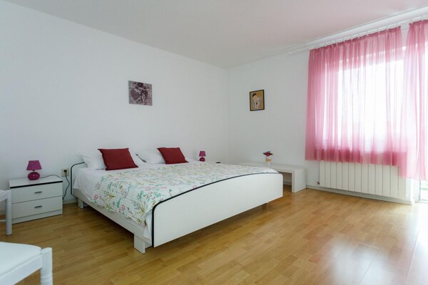 Foto van Charming and Tranquil Krk Center Apartment - One Bedroom Apartment with Balcony - BedRoom