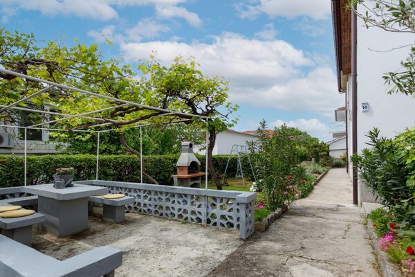 Foto van Charming and Tranquil Krk Center Apartment - One Bedroom Apartment with Balcony - Outdoor