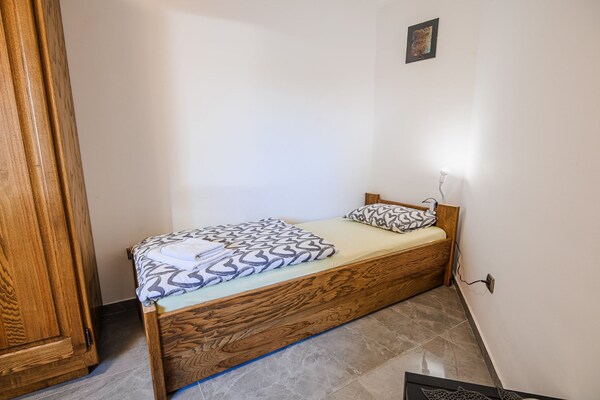 Foto van Sleek and Stylish Umag Apartments with Sea View - Two Bedroom Apartment with Balcony - BedRoom