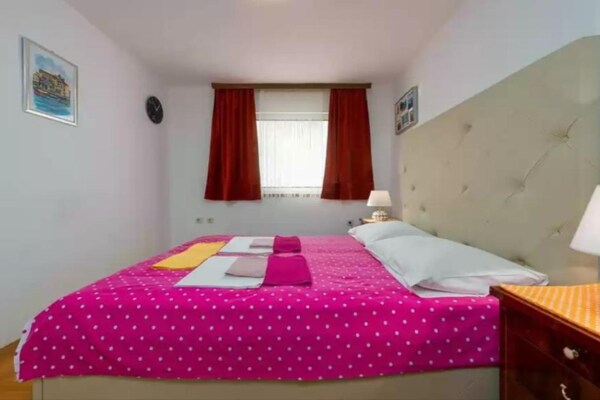 Foto van Apartmani Lucija - Three Bedroom Apartment - Vakantiehuis in Okrug Gornji - BedRoom