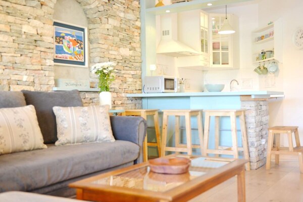 Foto van Bay House Rosohotnica - Two Bedroom Apartment - Vakantiehuis in Vrboska - LivingRoom