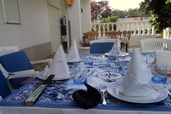 Foto van Marjetka Charming Apartments - Apartment Daisy - Vakantiehuis in Rab - DiningRoom