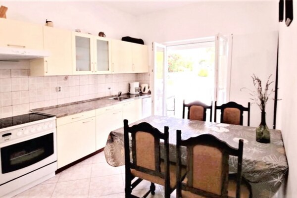 Foto van Marjetka Charming Apartments - Apartment Daisy - Vakantiehuis in Rab - Kitchen