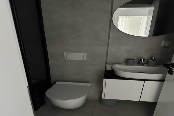 Foto van Luxury Apartments Villa Aspira - Studio Apartment with Terrace - BathRoom