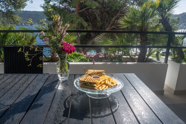 Foto van Double Room Sea View 9 - Vakantiehuis in Vis - TerraceBalcony