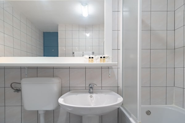 Foto van Hotel Issa - Double Room Sea View 29 - Vakantiehuis in Vis - BathRoom