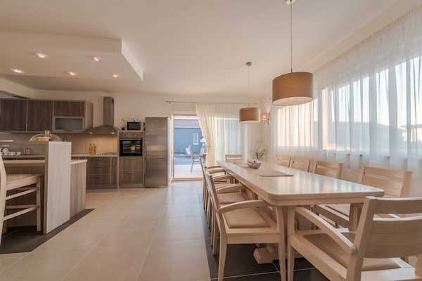 Foto van Deluxe Four Bedroom Villa with Sea View and Private Pool (Villa 5) - Kitchen