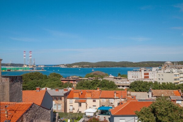 Foto van Classic One Bedroom Apartment with Sea View - Vakantiehuis in Pula - Outdoor