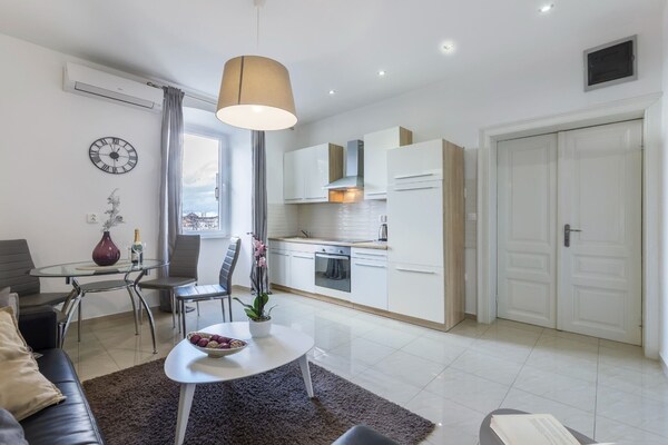 Foto van Classic One Bedroom Apartment with Sea View - Vakantiehuis in Pula - Kitchen