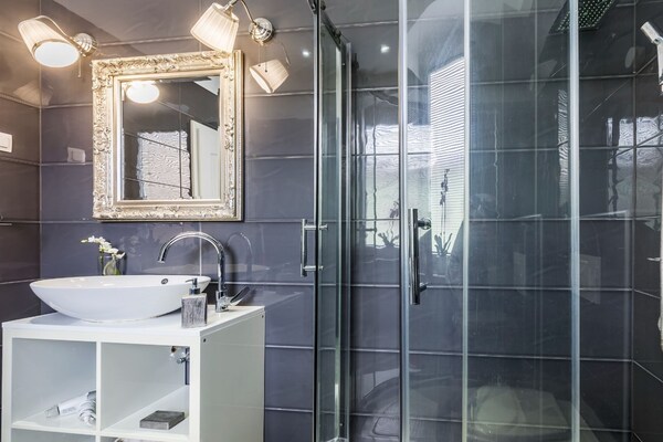 Foto van Classic One Bedroom Apartment with Sea View - Vakantiehuis in Pula - BathRoom