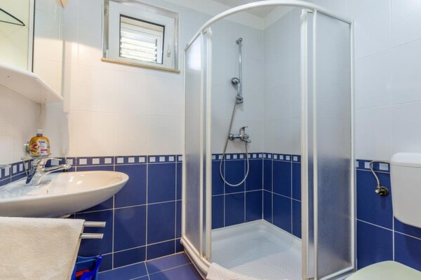 Foto van Classic One Bedroom Apartment with Sea View and Terrace - BathRoom