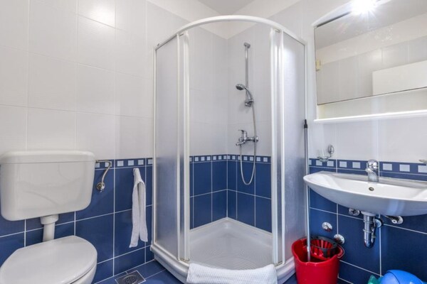 Foto van Comfort One Bedroom Apartment with Sea View and Terrace - BathRoom