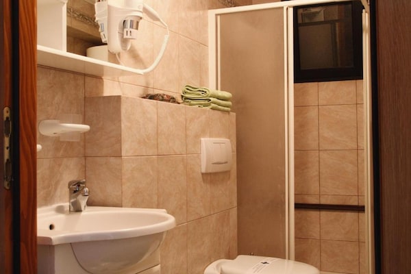 Foto van Comfort Villa Roza in Umag - 5 Bedroom With Pool - Vakantiehuis in Umag - BathRoom