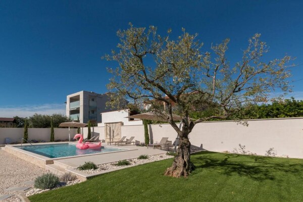 Foto van Comfort Villa Roza in Umag - 5 Bedroom With Pool - Vakantiehuis in Umag - Outdoor