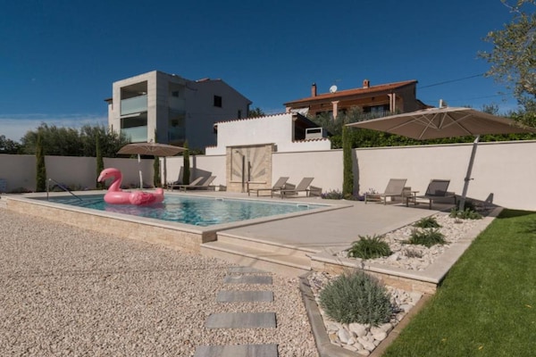 Foto van Comfort Villa Roza in Umag - 5 Bedroom With Pool - Vakantiehuis in Umag - Pool