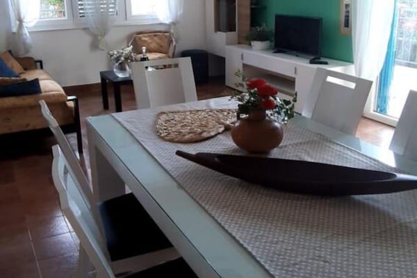 Foto van Casa Dolce Mare - ThreeBedroom Holiday Home with Terrace - DiningRoom