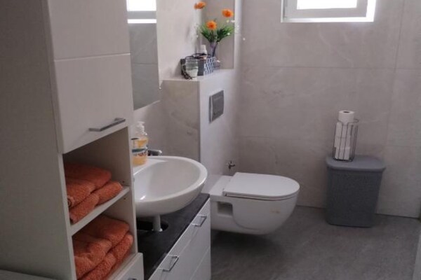 Foto van Classic One Bedroom Apartment with Terrace - Vakantiehuis in Povljana - BathRoom