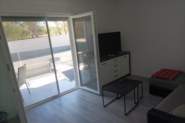 Foto van Classic One Bedroom Apartment with Terrace - Vakantiehuis in Povljana - Terrace