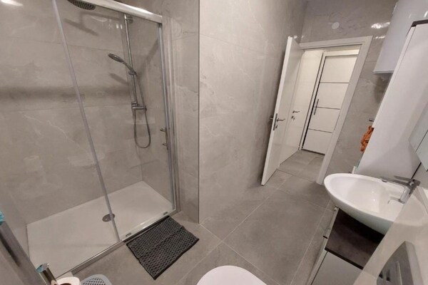 Foto van Classic One Bedroom Apartment with Terrace - Vakantiehuis in Povljana - BathRoom