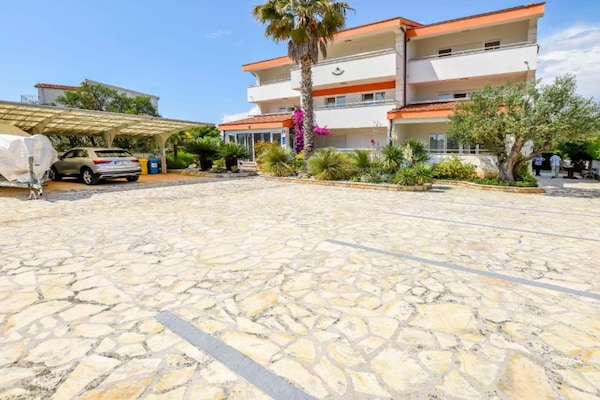 Foto van Aurel Suites-Two Bedroom with Balcony - Vakantiehuis in Rogoznica - Outdoor