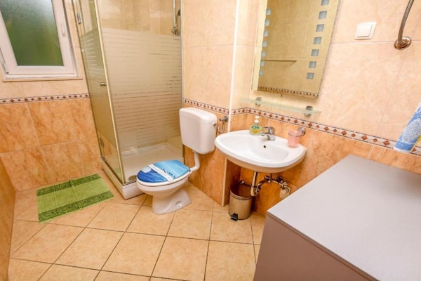 Foto van Aurel Suites-Two Bedroom with Balcony - Vakantiehuis in Rogoznica - BathRoom