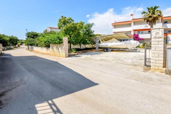 Foto van Aurel Suites- Classic Two Bedroom with Balcony - Vakantiehuis in Rogoznica - Outdoor