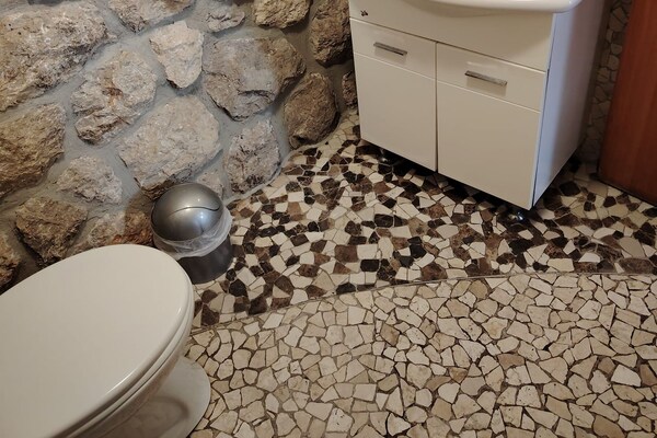 Foto van Comfort Kostrena Apartments Rijeka - One bedroom apartment with terrace (8) - BathRoom