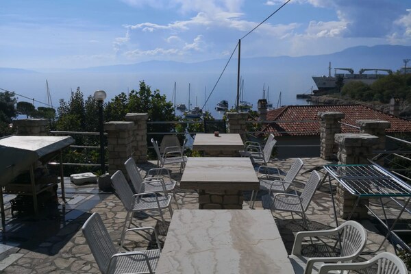 Foto van Comfort Kostrena Apartments Rijeka - One bedroom apartment with terrace (8) - Terrace