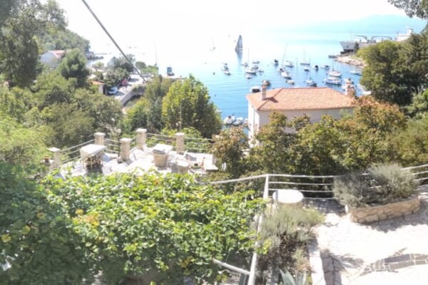 Foto van Comfort Kostrena Apartments Rijeka -Studio Apartment with terrace (7) - Outdoor